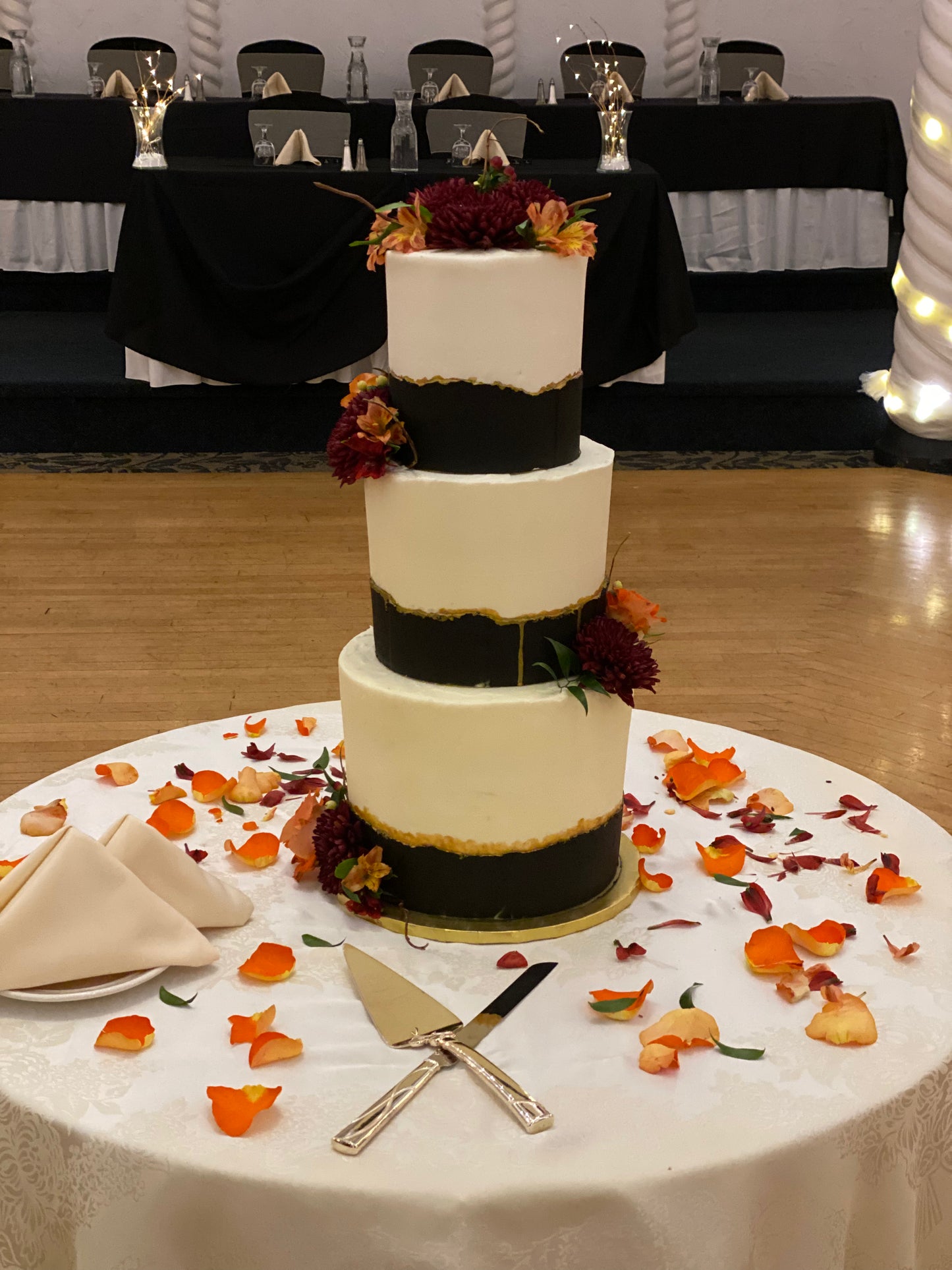 Wedding Cakes, Cupcakes & Dessert Displays